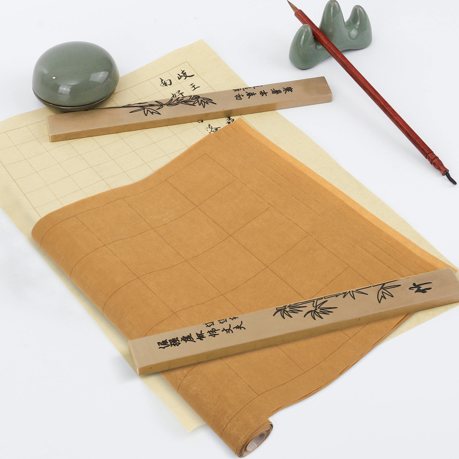5枚入り、中国書道の練習用紙。方眼罫入りで、米紙のような質感 - Chinese Calligraphy Practice Book のレビューと価格