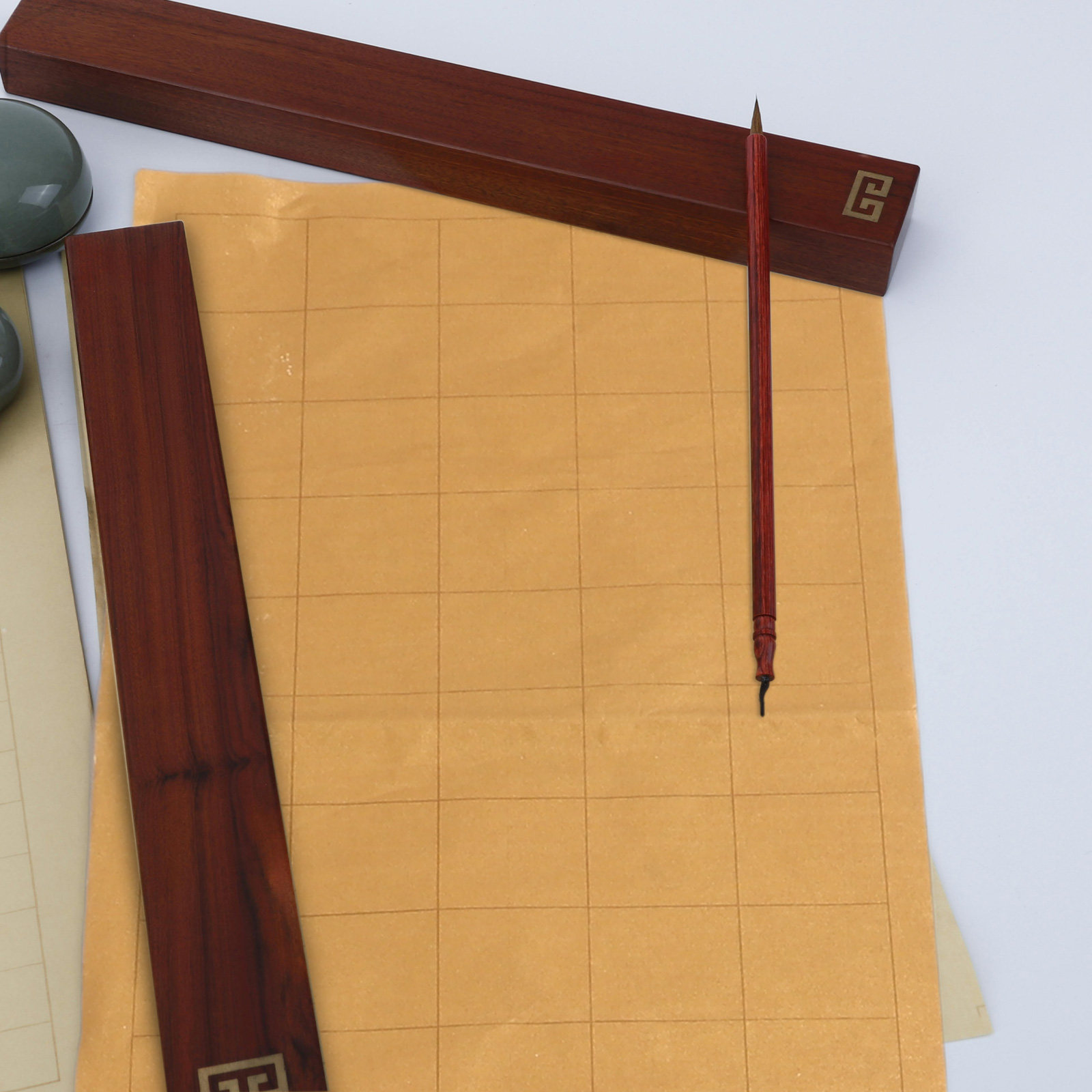 5枚入り、中国書道の練習用紙。方眼罫入りで、米紙のような質感 - Chinese Calligraphy Practice Book のレビューと価格